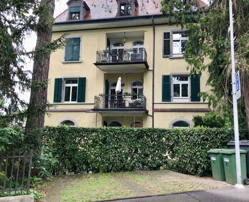 Aussenparkplatz an zentraler Lage zu vermieten (2)
