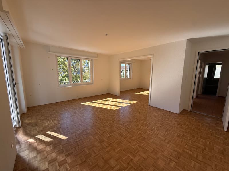 Frisch sanierte 3-Zimmerwohnung mit zwei Balkonen in Witikon (3)