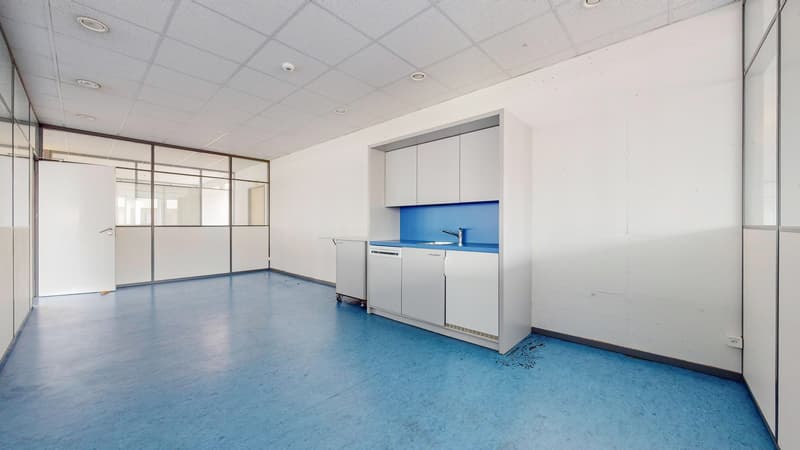 Ready-to-occupy offices in Dättwil (7)