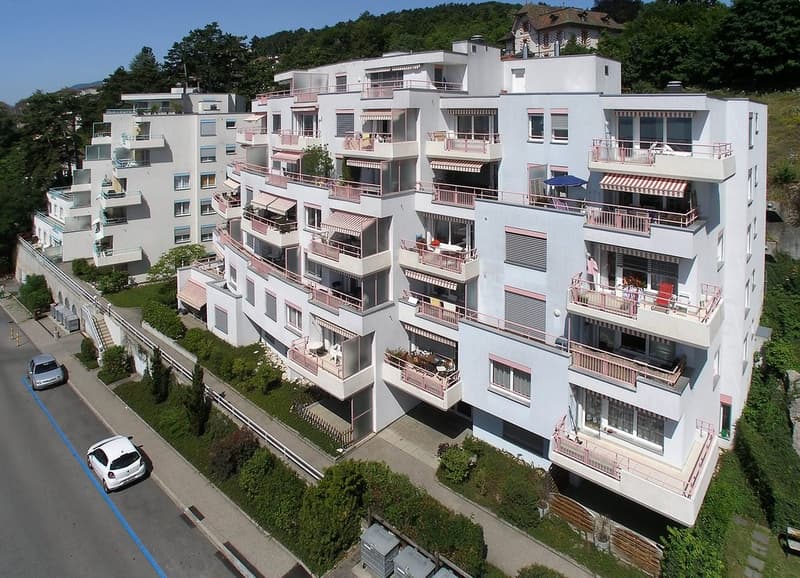 Parking spaces in a secured collective garage (2)