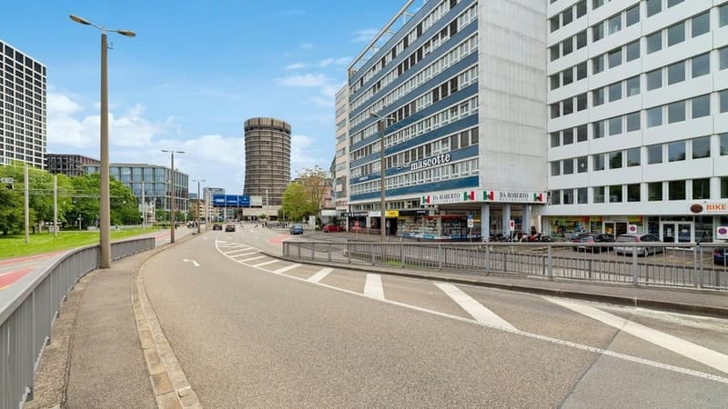 Cercate uno spazio per ufficio? Aree commerciali in affitto in una posizione centrale (2)