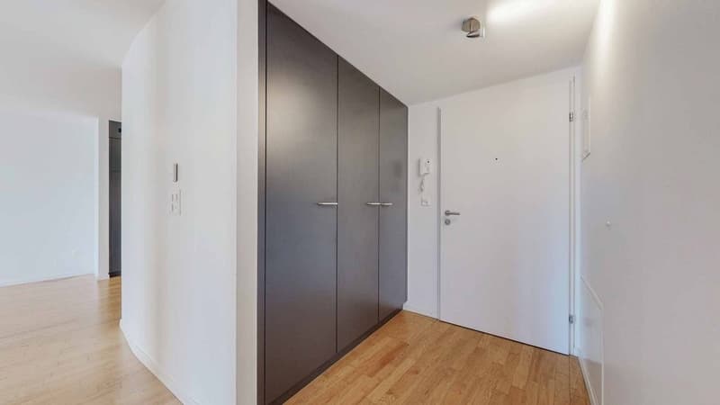 3208.20.0102-Entree.jpg