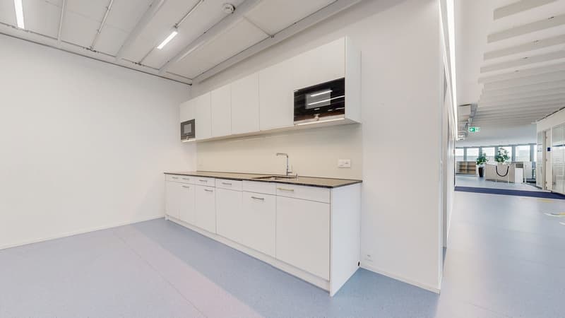 Moderne, lichtdurchflutete Bürofläche an zentraler Lage in Frauenfeld bezugsbereit und flexibel (4)