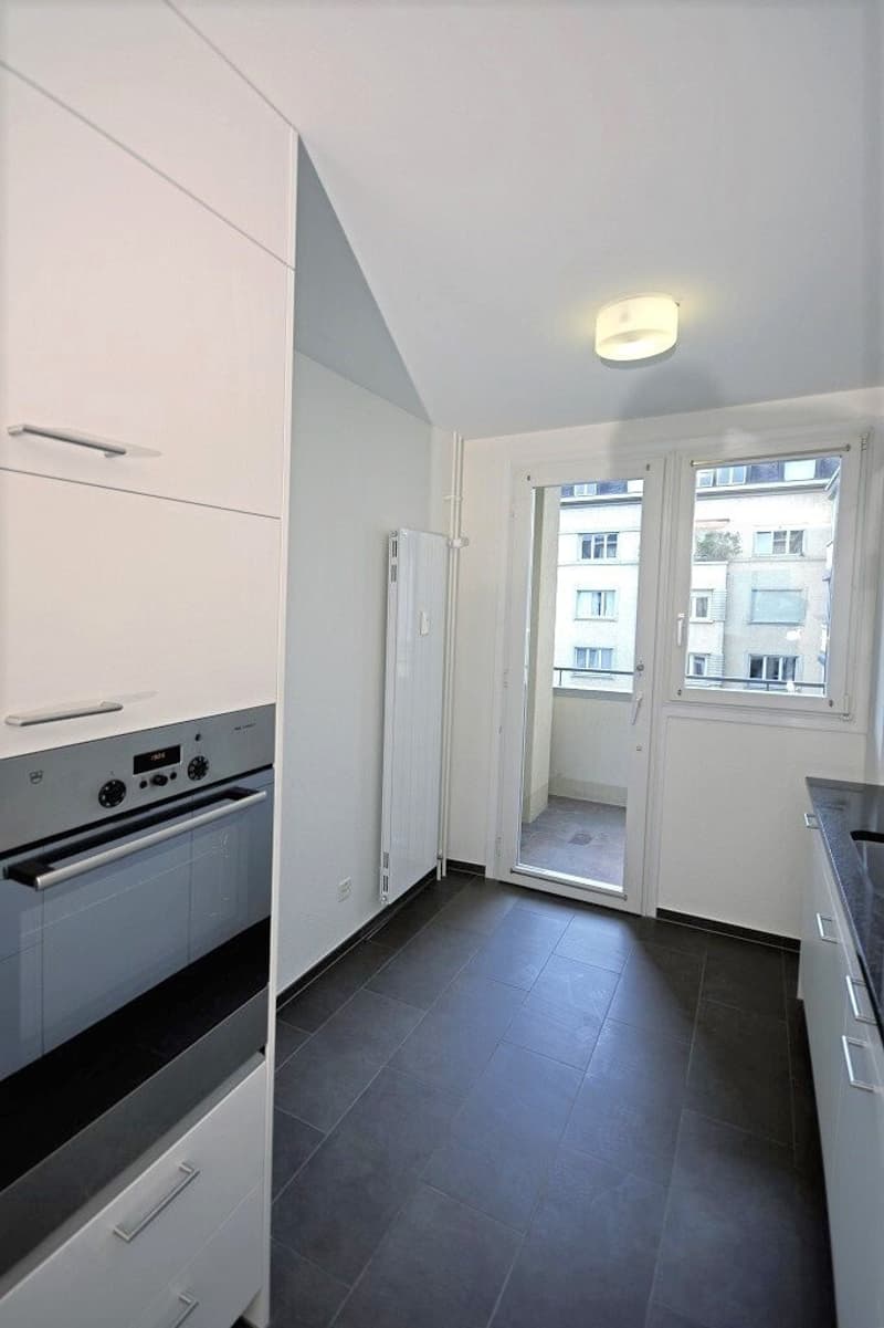 Altbaucharme trifft Rheinnähe - Ihr stillvolles Zuhause in Basel (3)