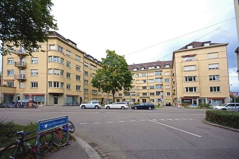 Altbaucharme trifft Rheinnähe - Ihr stillvolles Zuhause in Basel (1)
