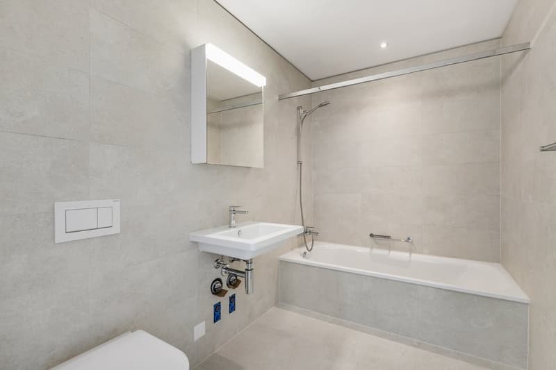 20.W05_3.5-Zi._6_Bad_mit_Badewanne.jpg