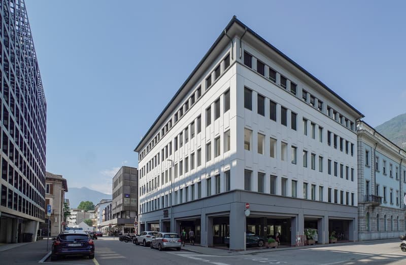 Ufficio moderno e luminoso nel cuore di Locarno disponibile in sublocazione o con subentro (2)
