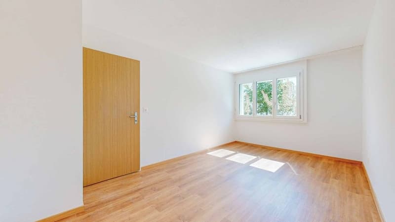 4.5-Zi-Whg-in-Biel-9008.02.0006-Zimmer-1.jpg