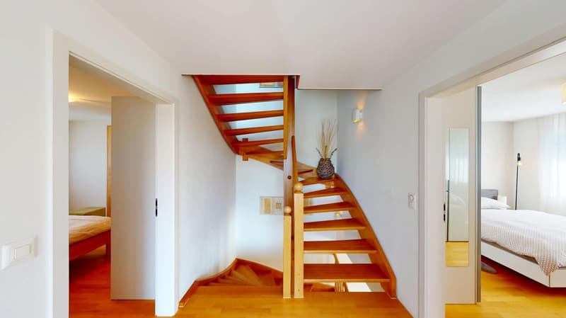 Vorplatz und Treppe