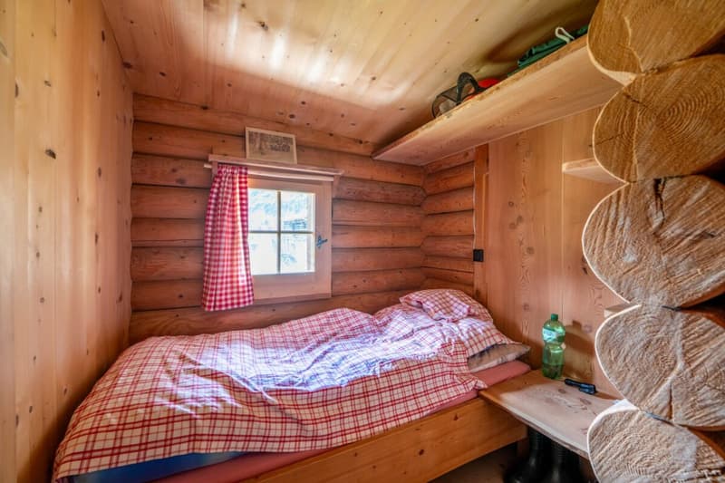 Mountain hut in the high valley of Bargis for sale (7)