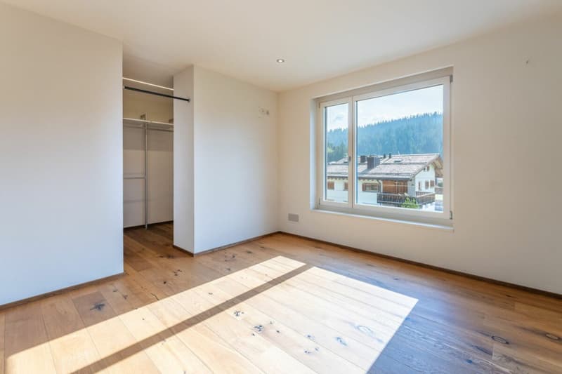 Attractive two-family house with 5.5 rooms main apartment and 2.5 rooms second apartment for sale (9)