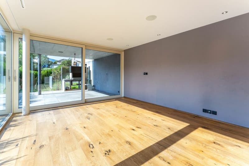 Attractive two-family house with 5.5 rooms main apartment and 2.5 rooms second apartment for sale (4)