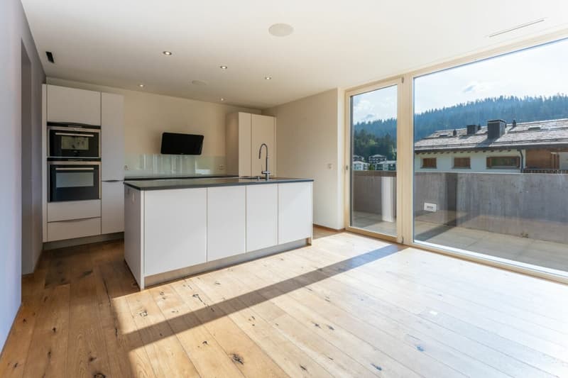 Attractive two-family house with 5.5 rooms main apartment and 2.5 rooms second apartment for sale (2)