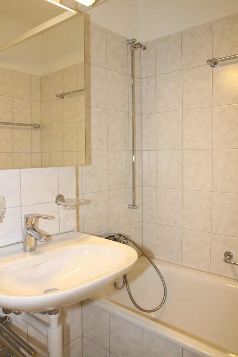 Die Bilder zeigen eine vergleichbare Wohnung mit ähnlichem Ausbaustandard. Ausstattung und Grundriss der ausgeschriebenen Wohnung können abweichen.