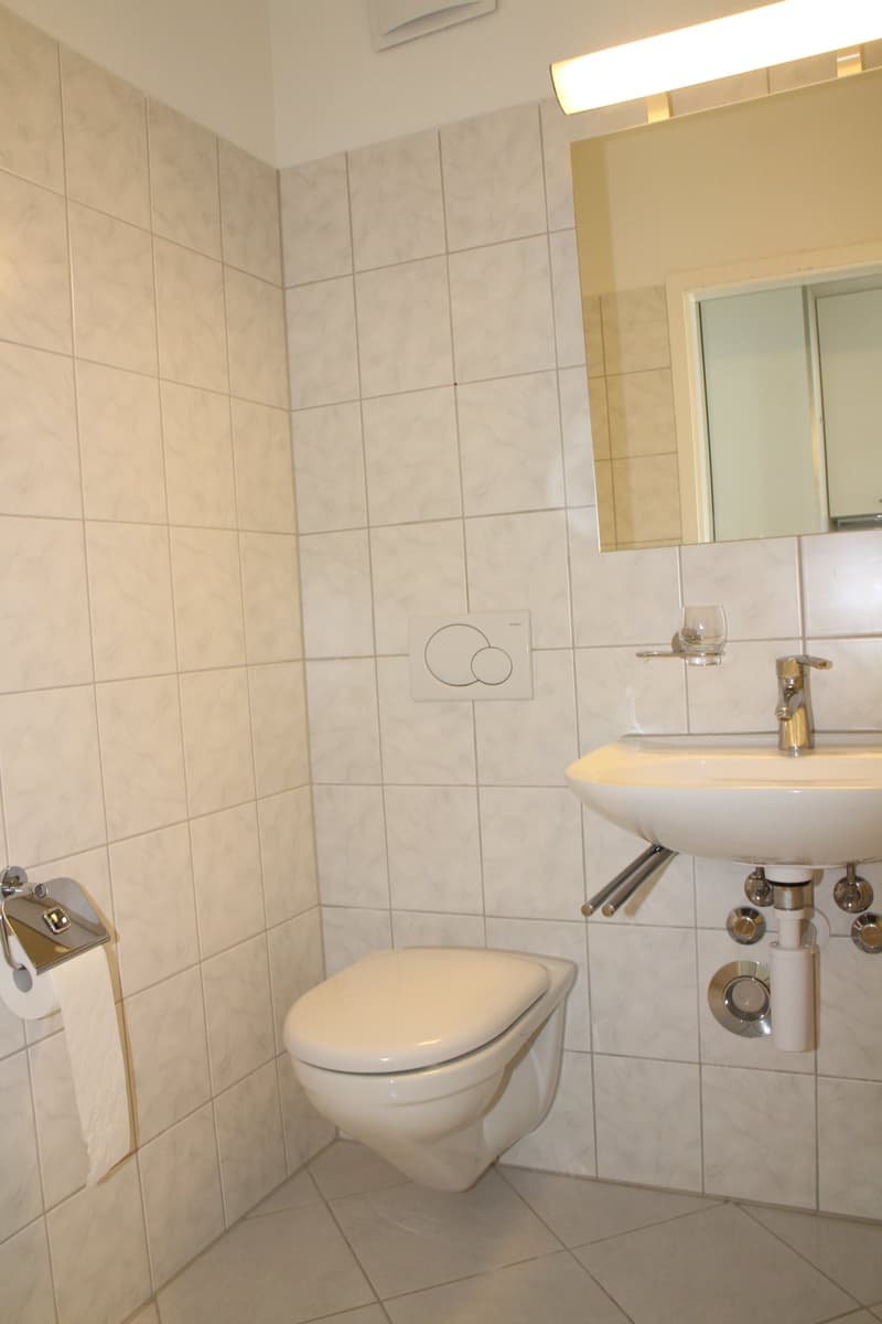 Die Bilder zeigen eine vergleichbare Wohnung mit ähnlichem Ausbaustandard. Ausstattung und Grundriss der ausgeschriebenen Wohnung können abweichen.