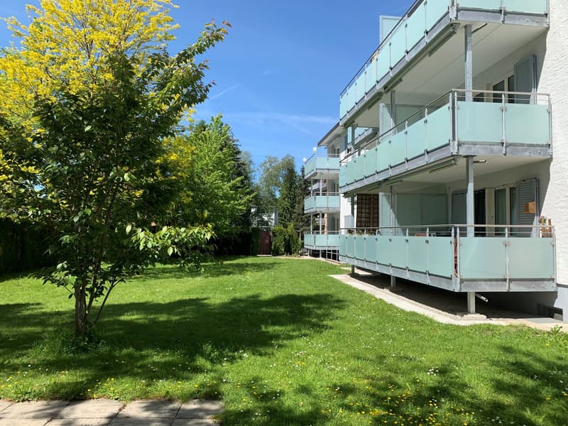 zentral gelegene, helle 2-Zimmerwohnung im 1. OG mit grosszügigem Balkon (13)