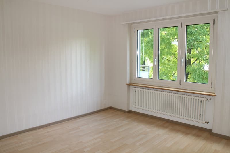 zentral gelegene, helle 2-Zimmerwohnung im 1. OG mit grosszügigem Balkon (7)