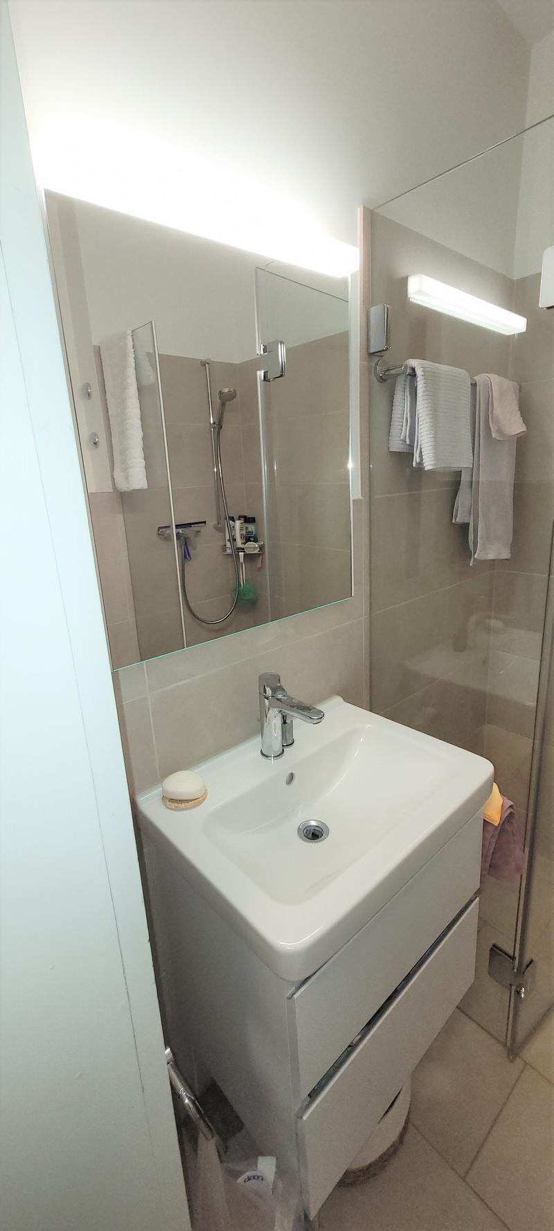 NEWLY REFURBISHED! Attic Business Apartment quiet,central & roof-deck & magnificent panoramic view (13)