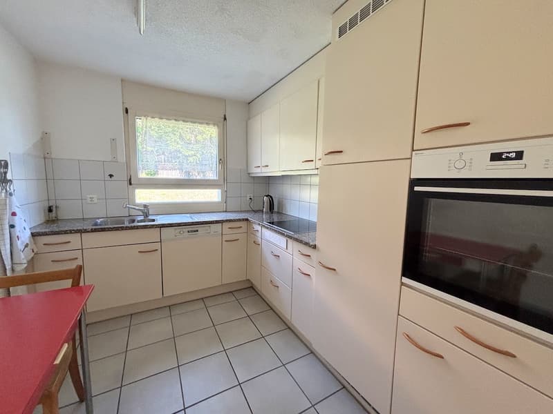 Charmante 4.5-Zimmer-Wohnung mit Balkon und schöner Aussicht in Grenchen (3)