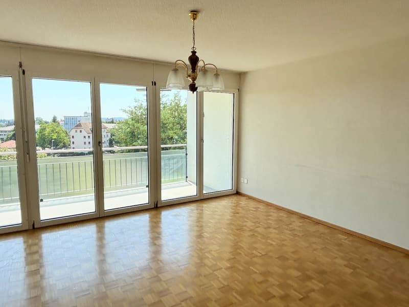 Charmante 4.5-Zimmer-Wohnung mit Balkon und schöner Aussicht in Grenchen (4)