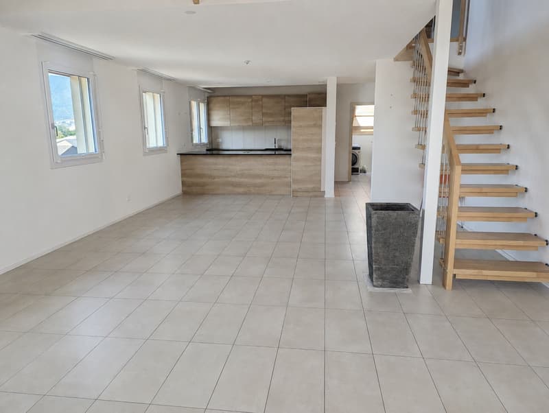 Moderne 3.5-Zimmer-Duplex-Wohnung in Leuzigen (2)