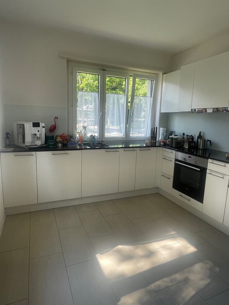 Sonnige 2.5-Zimmer-Wohnung mit Balkon in Solothurn (2)