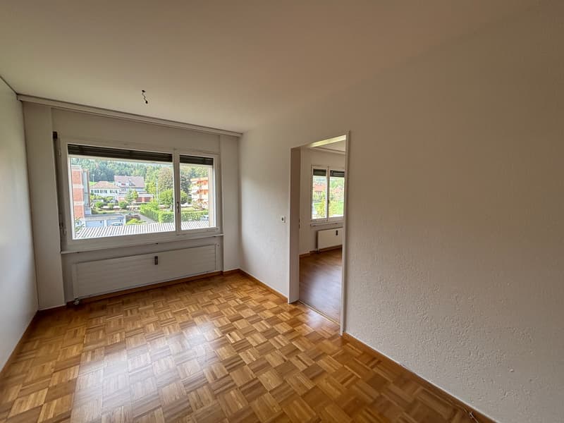 Charmante 4.5-Zimmer-Wohnung mit Balkon und Pool (5)
