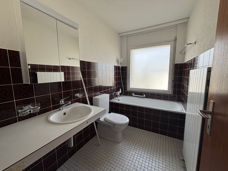 Charmante 4.5-Zimmer-Wohnung mit Balkon und Pool (8)