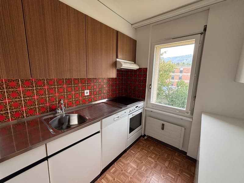 Charmante 4.5-Zimmer-Wohnung mit Balkon und Pool (3)