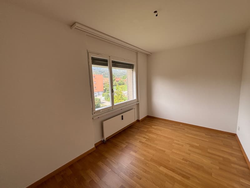 Charmante 4.5-Zimmer-Wohnung mit Balkon und Pool (7)