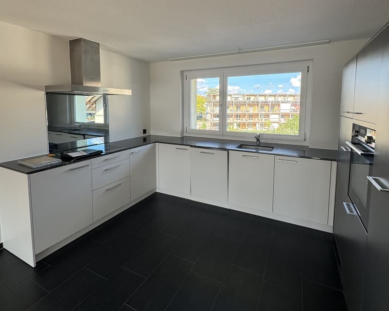 Geräumige 4.5-Zimmer-Wohnung mit Balkon in Langenthal (2)