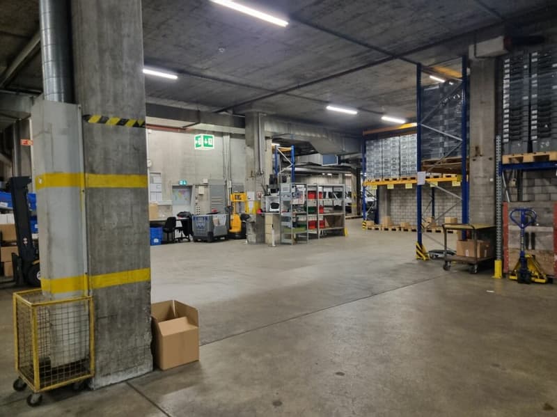 Storage space in prime location (2)