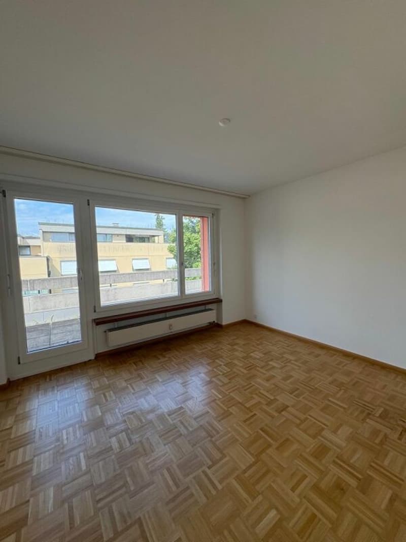 3.5-Room Penthouse Apartment in the Heart of Reinach (12)