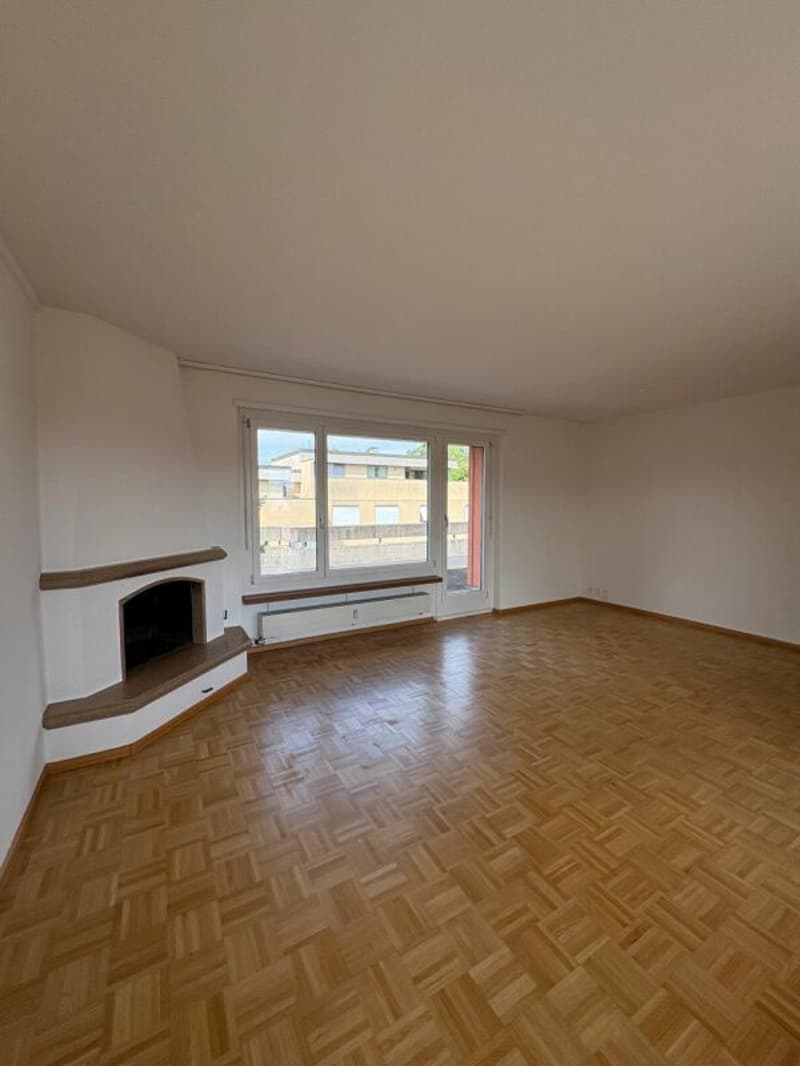 3.5-Room Penthouse Apartment in the Heart of Reinach (7)