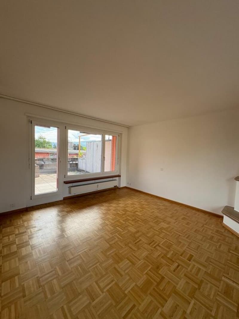 3.5-Room Penthouse Apartment in the Heart of Reinach (8)