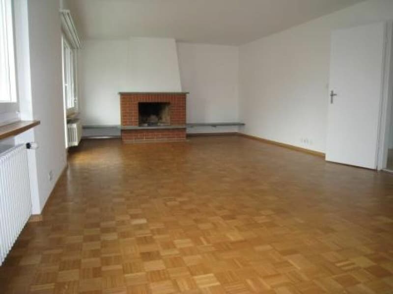 Wohnzimmer (früher zwei getrennte Zimmer)