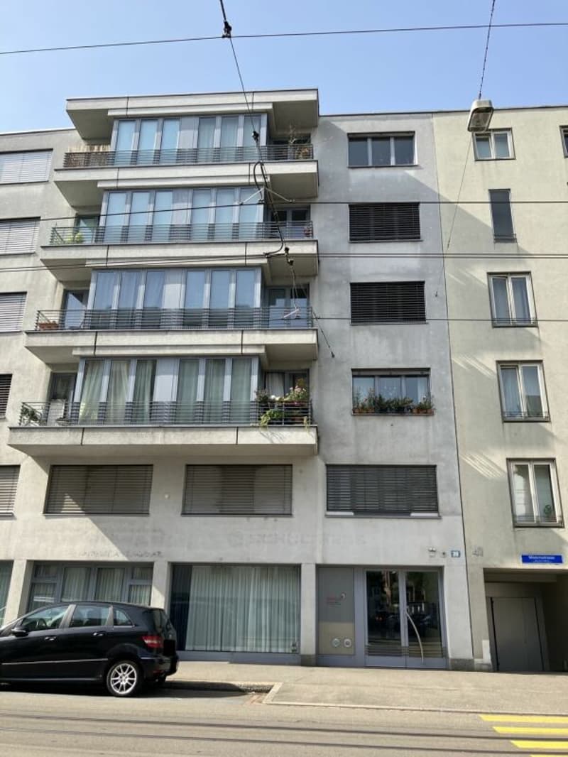 Einstellhallenplatz in Basel zu vermieten (1)