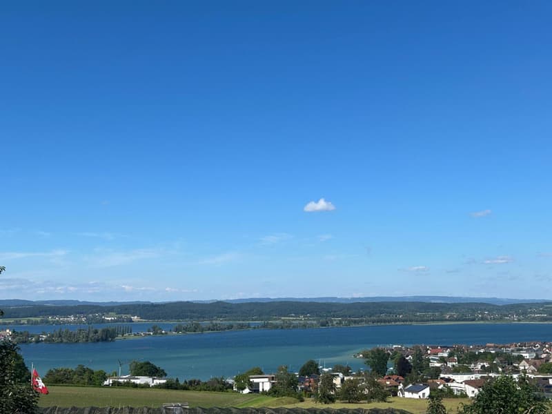 Building land in a quiet location with lake view (2)