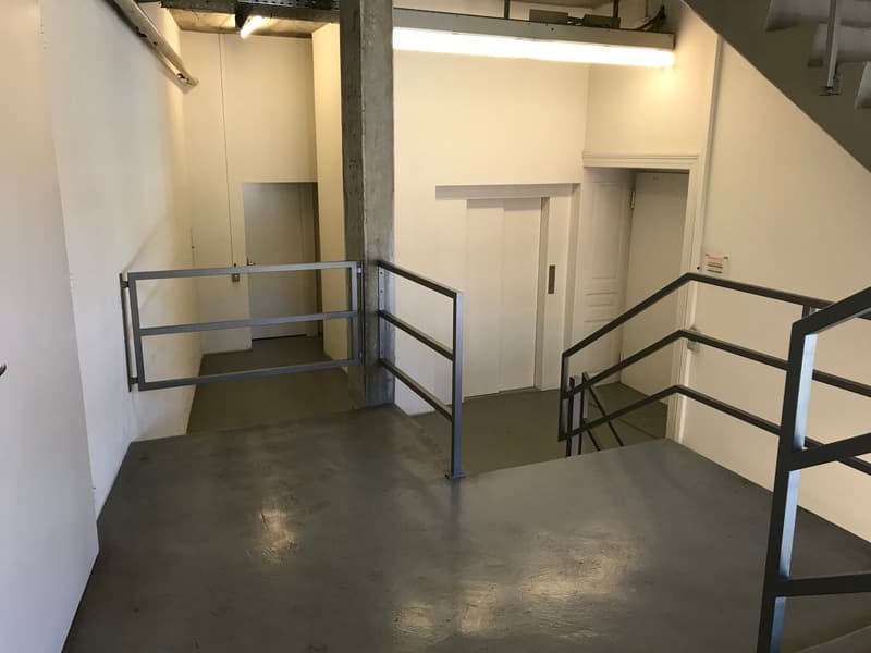 Posto di lavoro A6 in un'area di uffici rappresentativa (6)