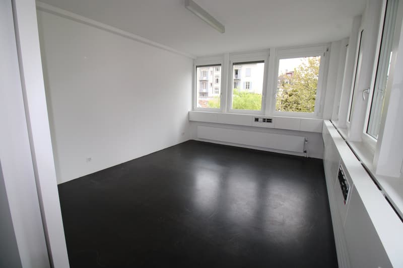 Emplacement calme au centre-ville (4)