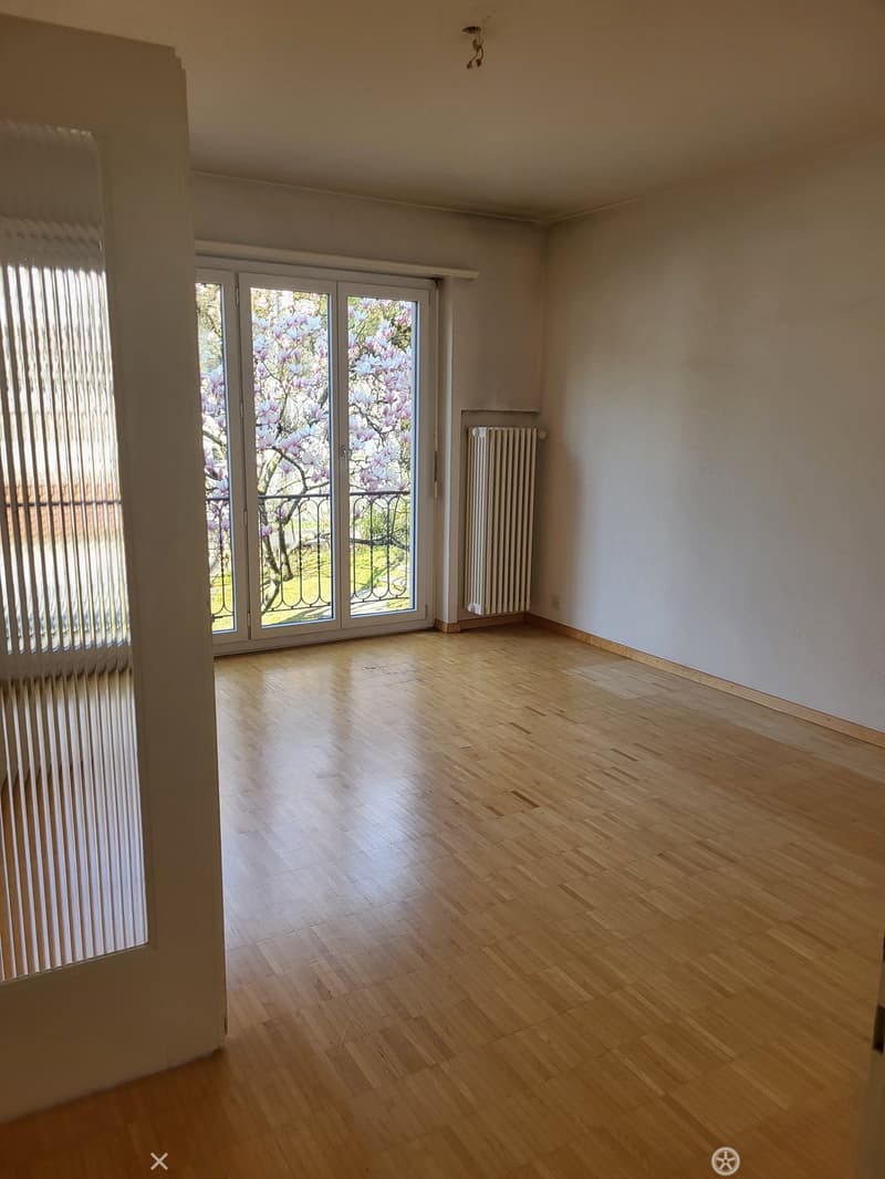 Moderne 3-Zimmer-Wohnung mit Balkon in Biel (6)