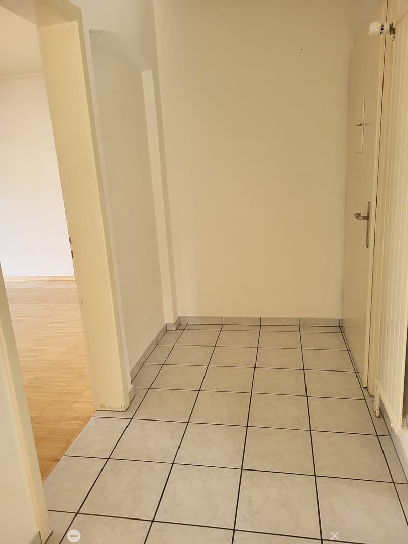Moderne 3-Zimmer-Wohnung mit Balkon in Biel (5)