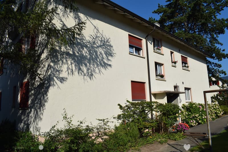 Moderne 3-Zimmer-Wohnung mit Balkon in Biel (1)