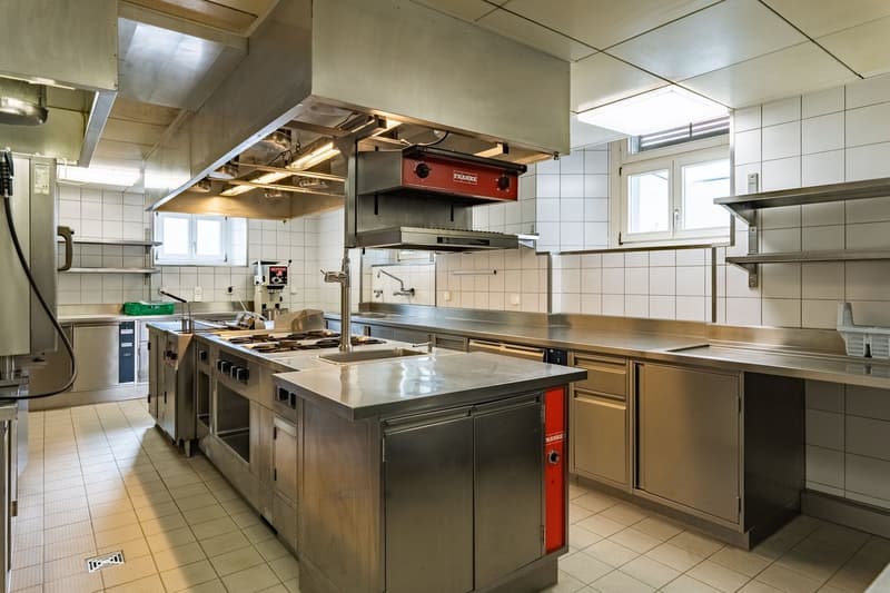 Ristorante per affittuario innovativo, in posizione soleggiata e centrale (14)