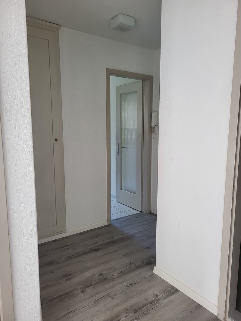 Charming 2.5-room apartment in Nidau with balcony (3)