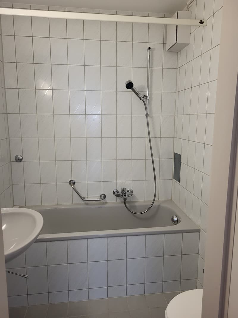 Charming 2.5-room apartment in Nidau with balcony (4)