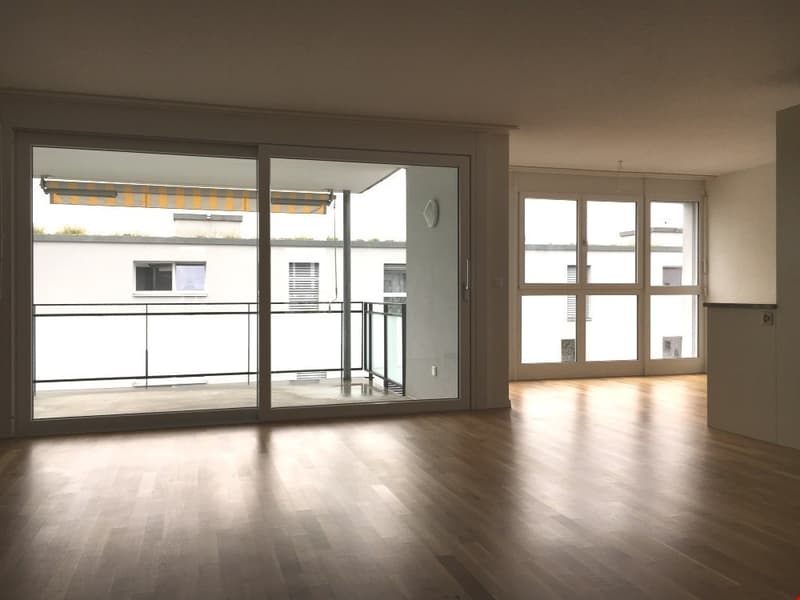 Wohnen mit Zugang zum Balkon / Essecke