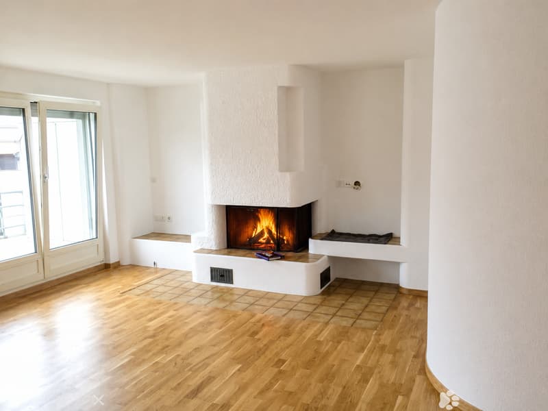 Helle Attikawohnung mit grosser Terrasse und Cheminée (2)
