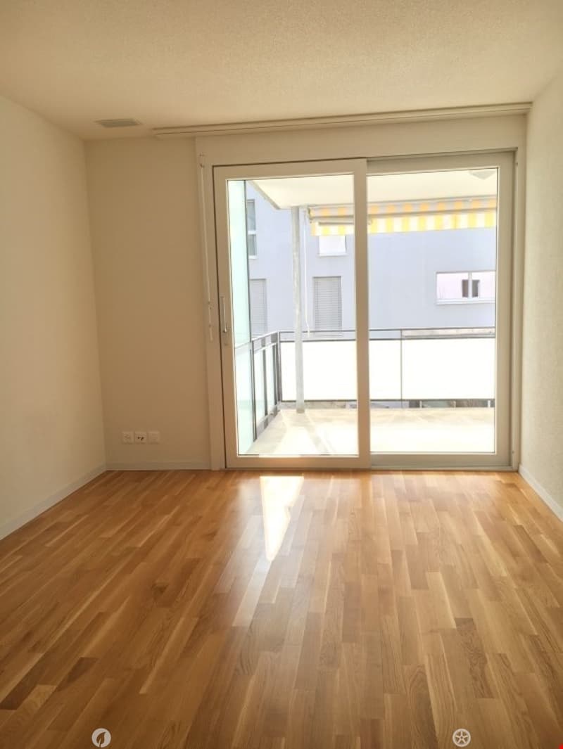 Zimmer mit Zugang zum Balkon