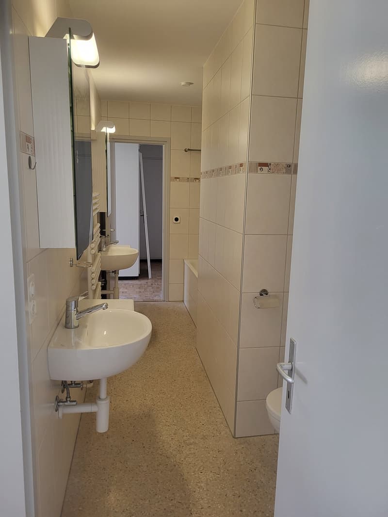Außergewöhnliche 4.5-Zimmer-Wohnung mit diversen Balkone und Lift in Biel (11)